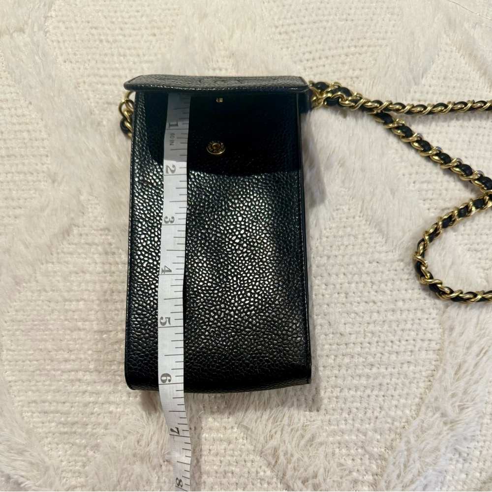 CHANEL Black Leather Shoulder Bag with Gold Chain - Picture 16 of 17